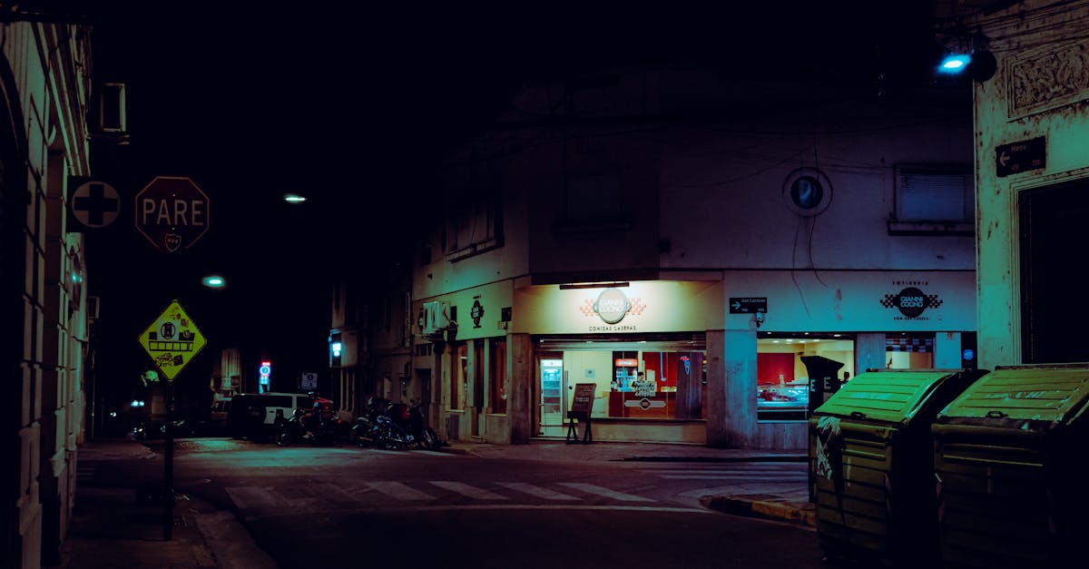 découvrez la lumière bleue, ses sources, ses effets sur la santé et comment protéger vos yeux de ses dommages potentiels. découvrez des conseils pour minimiser l'exposition dans votre vie quotidienne.