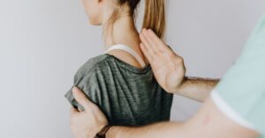 discover effective strategies to alleviate upper back pain. learn about causes, treatments, and preventive measures to enhance your well-being and maintain a healthy, pain-free lifestyle.