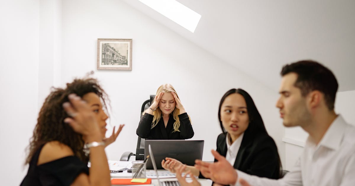 découvrez des remèdes efficaces et des informations sur les maux de tête, leurs causes, leurs symptômes et des stratégies de prévention pour vous aider à gérer la douleur et à améliorer votre qualité de vie.