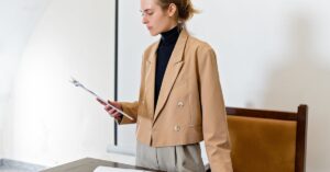 discover how to maximize your productivity and comfort with standing desk optimization techniques. learn tips and tricks for adjusting your workspace to enhance posture, reduce fatigue, and create a more efficient work environment.