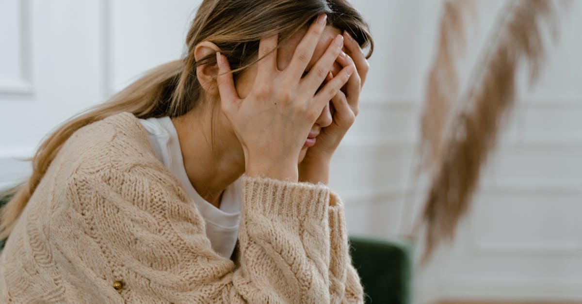 discover the causes, symptoms, and effective treatments for hormonal headaches. learn how hormonal fluctuations can trigger pain and find natural remedies to alleviate discomfort.