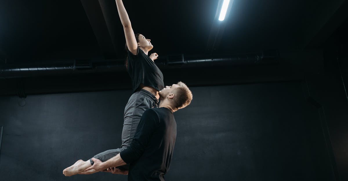 discover effective lifting techniques to enhance your strength and training. learn proper form, safety tips, and methods to maximize your workout efficiency and prevent injuries.