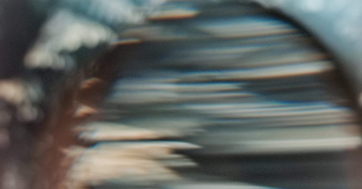 Mettre l'accent sur la correction posturale peut réduire considérablement les épisodes de vertiges. Une mauvaise posture crée des tensions qui peuvent entraîner des déséquilibres. Chez Pulse Align, nous utilisons des techniques douces pour améliorer la symétrie du tonus musculaire. En maintenant consciemment une position droite et en intégrant des exercices du tronc adaptés, vous pouvez soulager efficacement les symptômes de vertiges après un traumatisme crânien ou d'autres troubles apparentés.