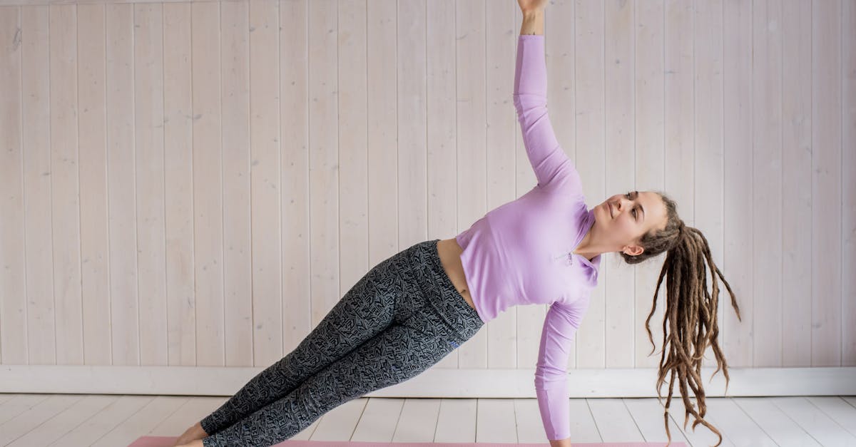 Intègre des exercices sollicitant tout le corps pour favoriser des mouvements équilibrés.