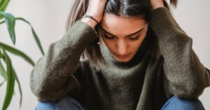 discover effective strategies to manage and alleviate migraine symptoms. explore causes, treatments, and lifestyle changes to improve your quality of life and find relief from debilitating headaches.